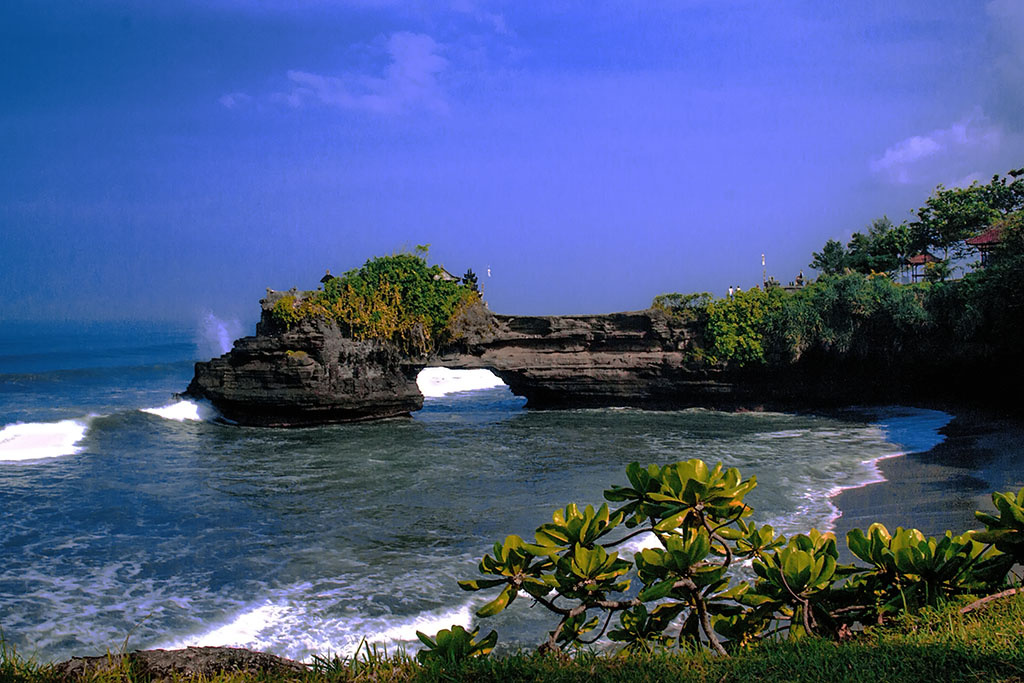 WATU BOLONG - BALI