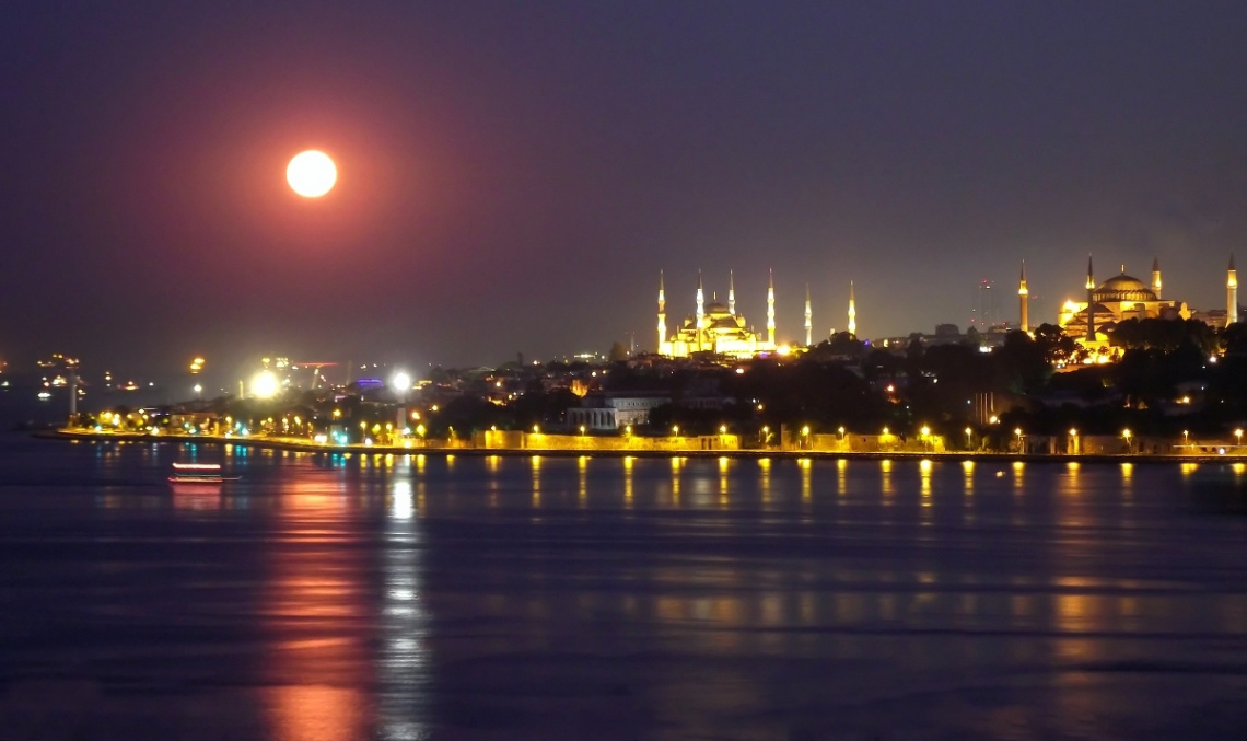 AY GİDERKEN saat : 03:51