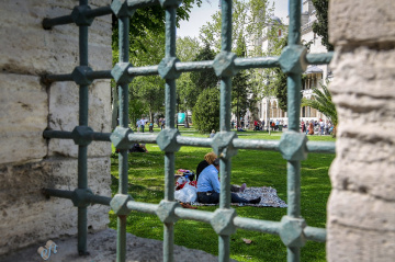 Özgürlüğe Dışardan Bakmak...