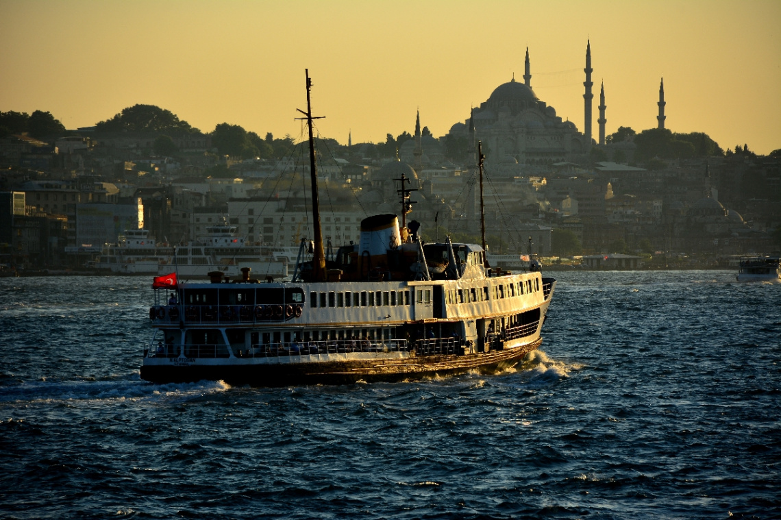 Ada vapuru yandan çarklı