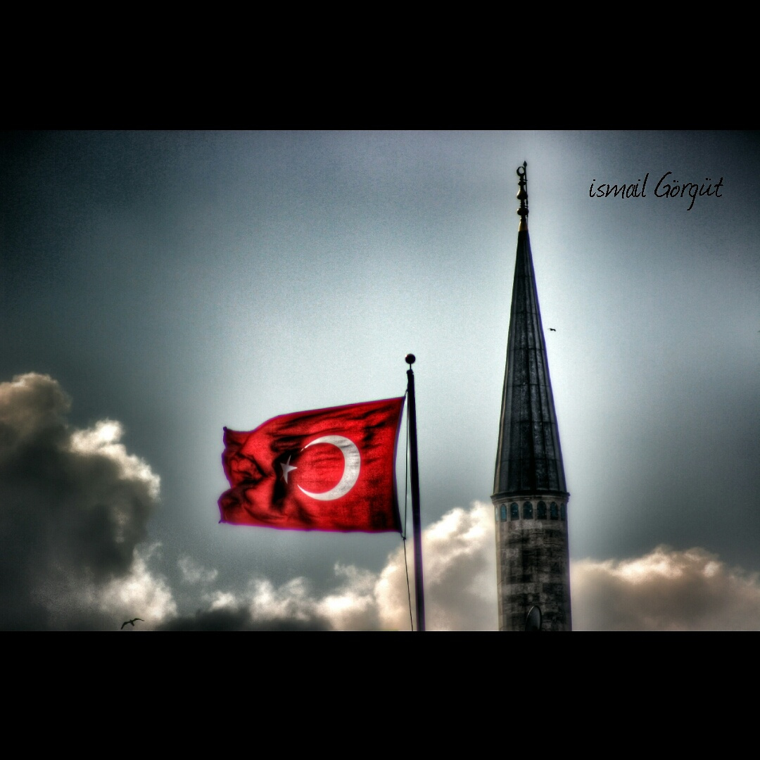 Bayrak inmez Ezan dinmez ....