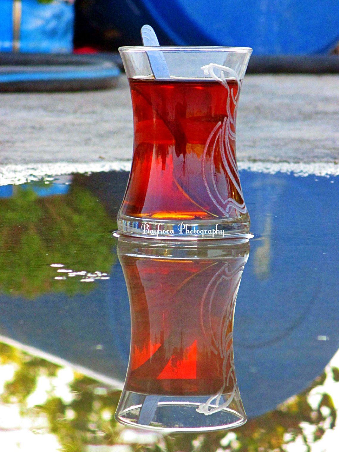 Bir çay iyi gider..