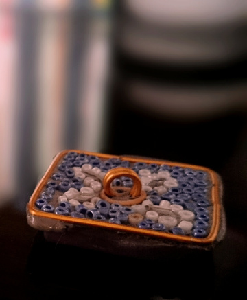 A decorative lid