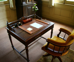 desk room