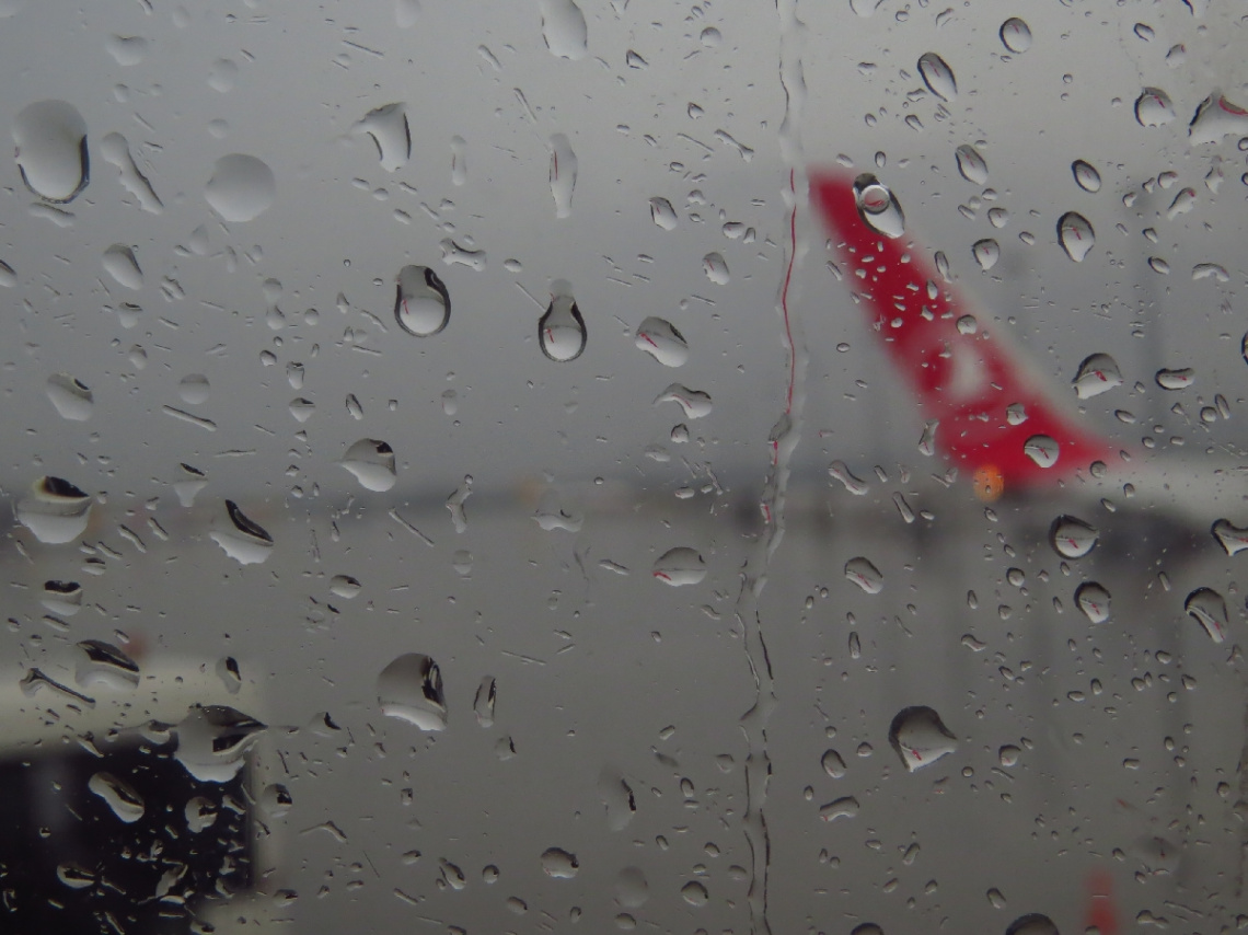 Uçak ve Yağmur