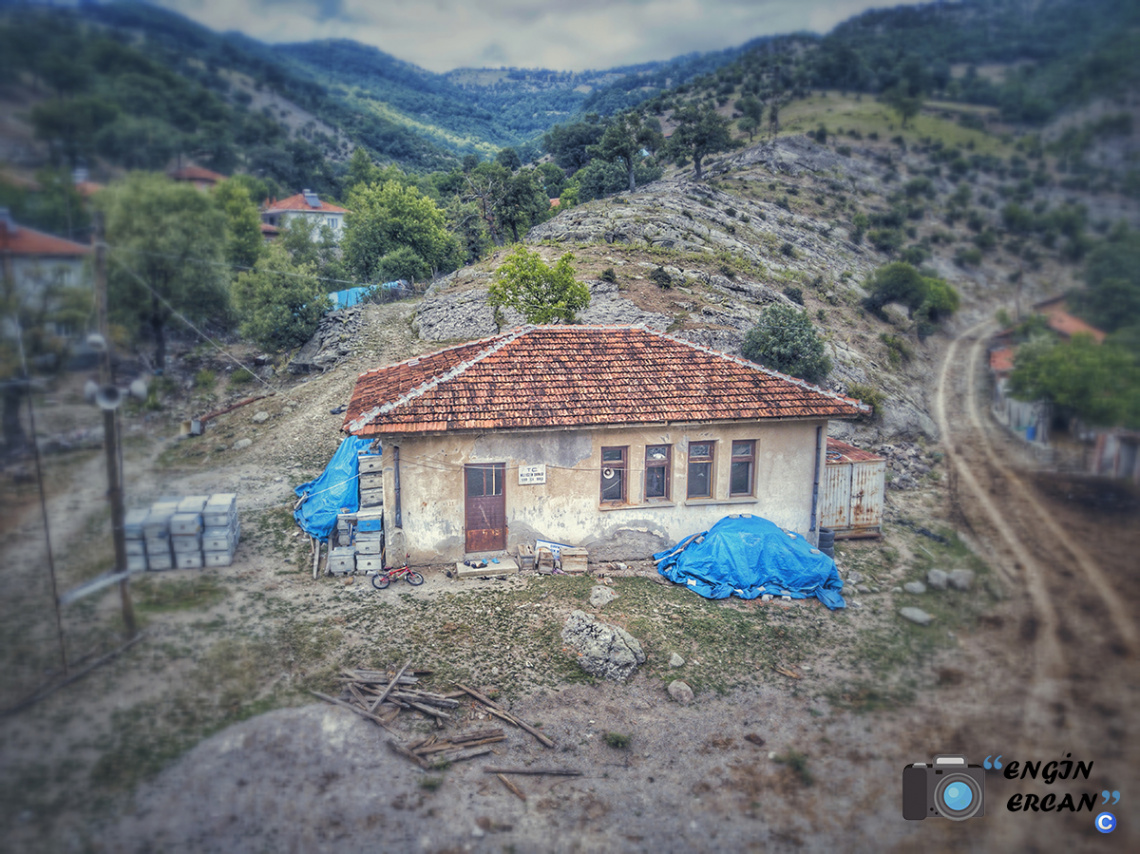 Madra Dağında Eski Köy Okulu