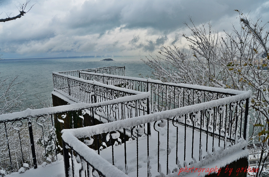 Giresun kalesinden karadenizin incisi Giresun adasına bakış kış manzarası